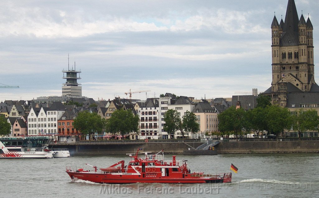 Feuerloeschboot 10-2      P001.JPG